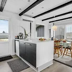 Stunning In With Kitchen Holiday home *