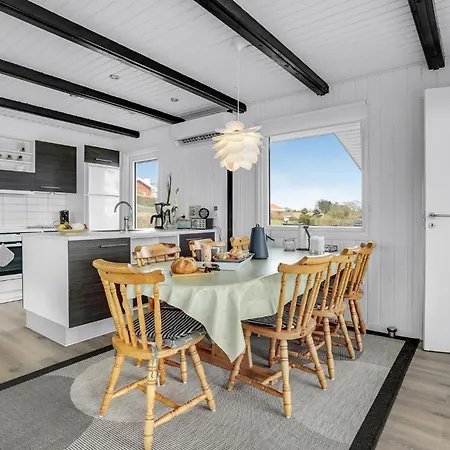 Stunning In With Kitchen